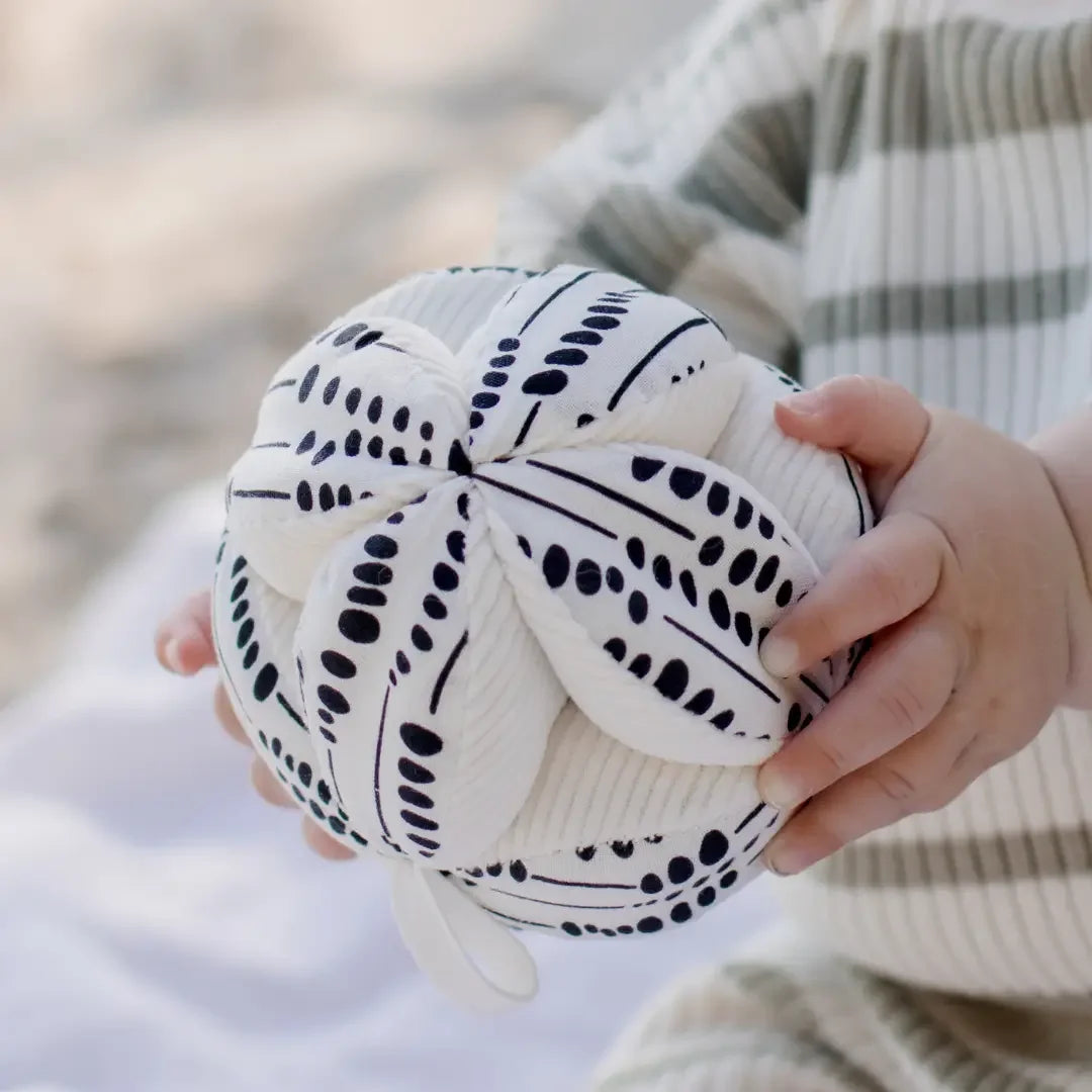 Organic Sensory Ball – High-Contrast Sensory Toy- Totli